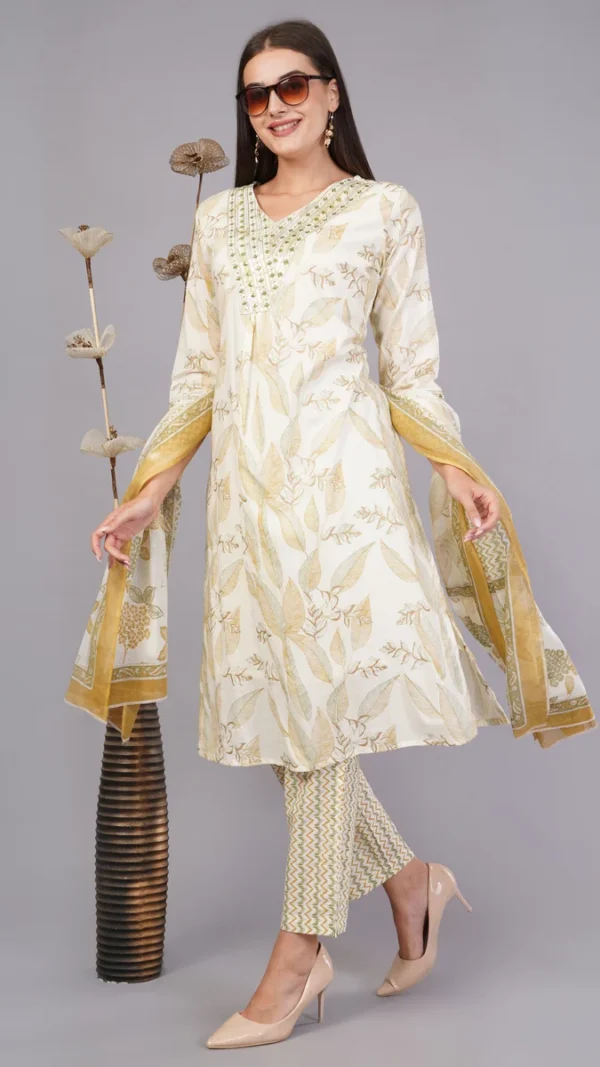 Vaidahi's Floral Fantasia: V-Neck Suit with Mirrorwork & Printed Dupatta